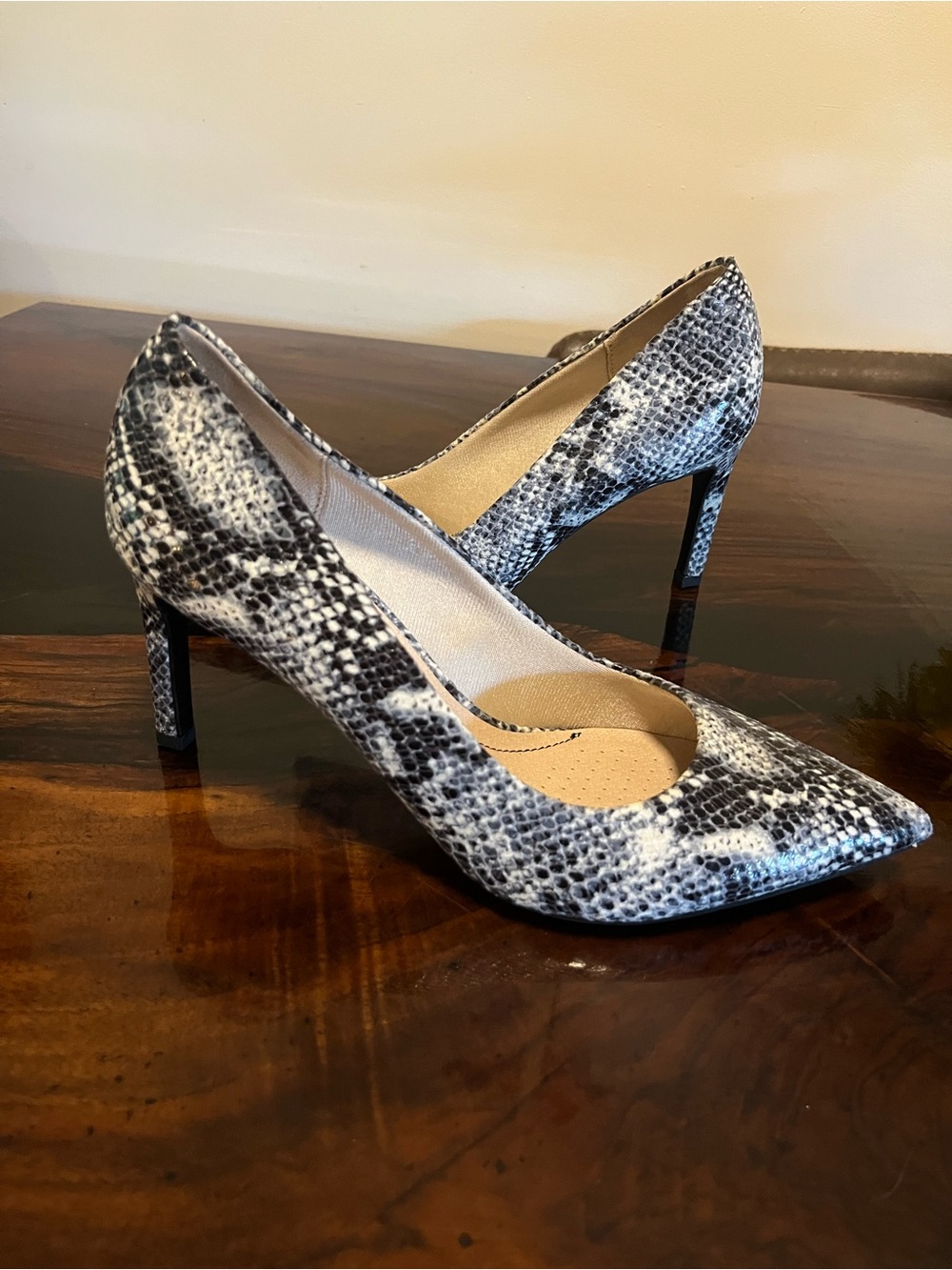 Life Stride Nadine Soft System Women's Snake Pointed Toe Heels Black White 9